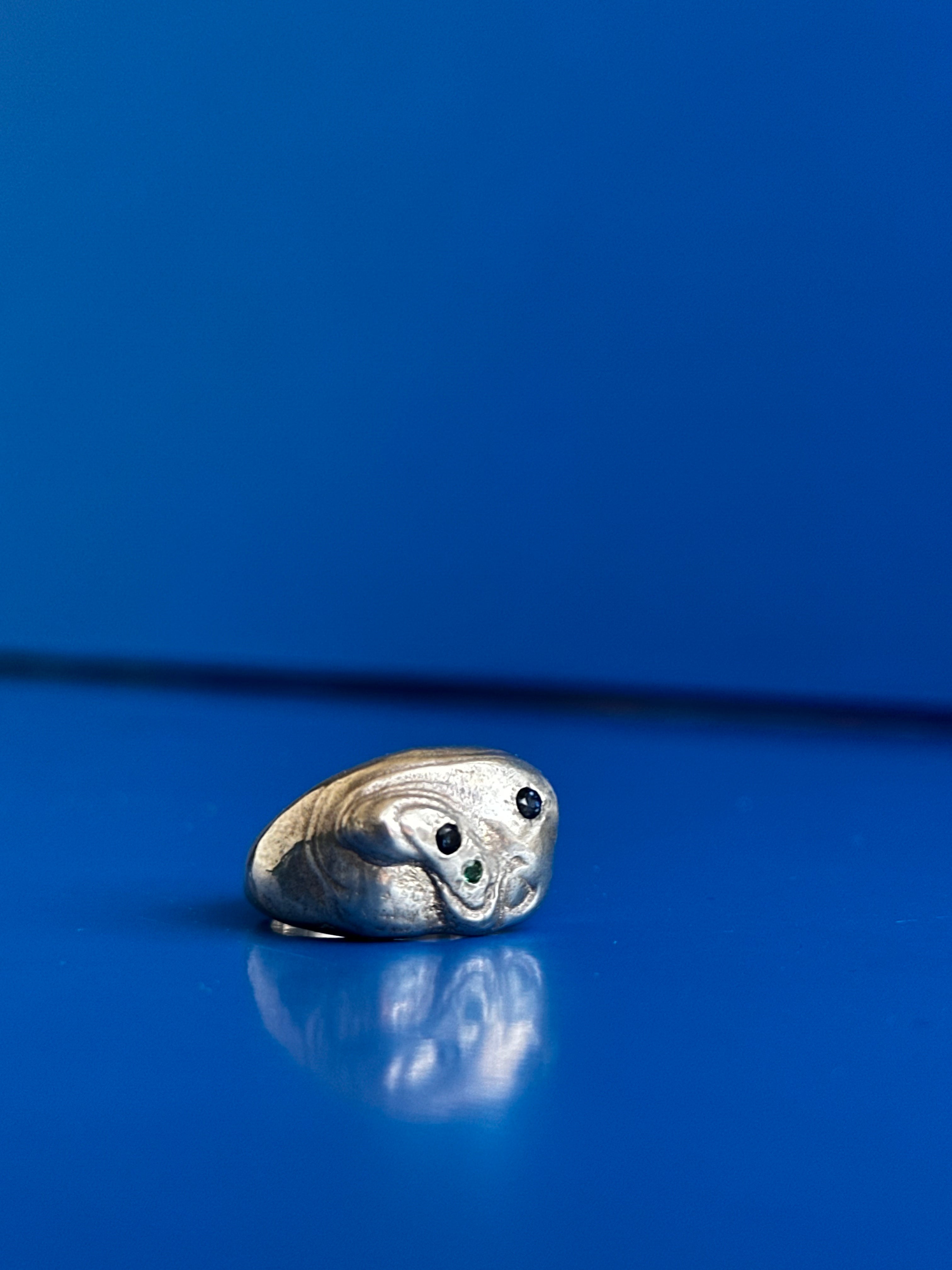 MC.016 / Melted city ring collection / Esmeralda e Safiras.